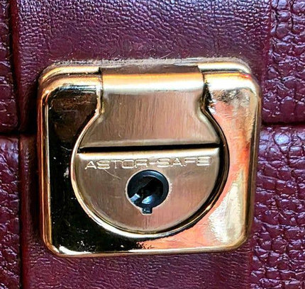 Vintage 70's Vanity Case with Key - Yatva