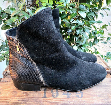 Vintage 80's / 90's Ankle Boots - Yatva