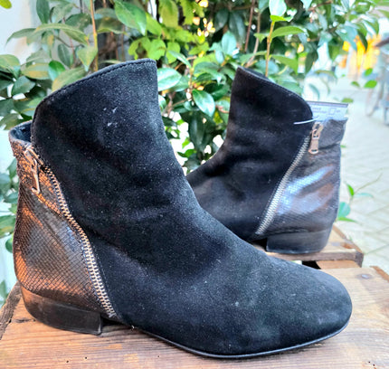 Vintage 80's / 90's Ankle Boots - Yatva