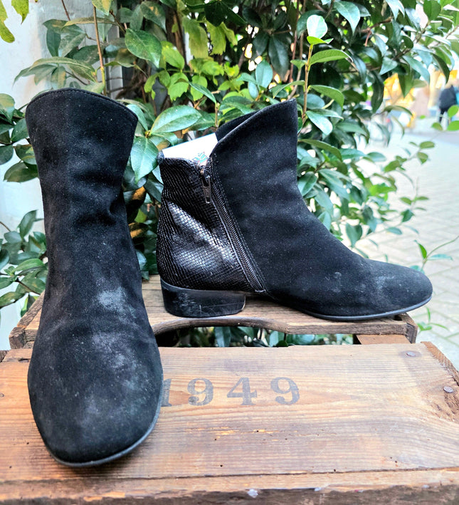 Vintage 80's / 90's Ankle Boots - Yatva