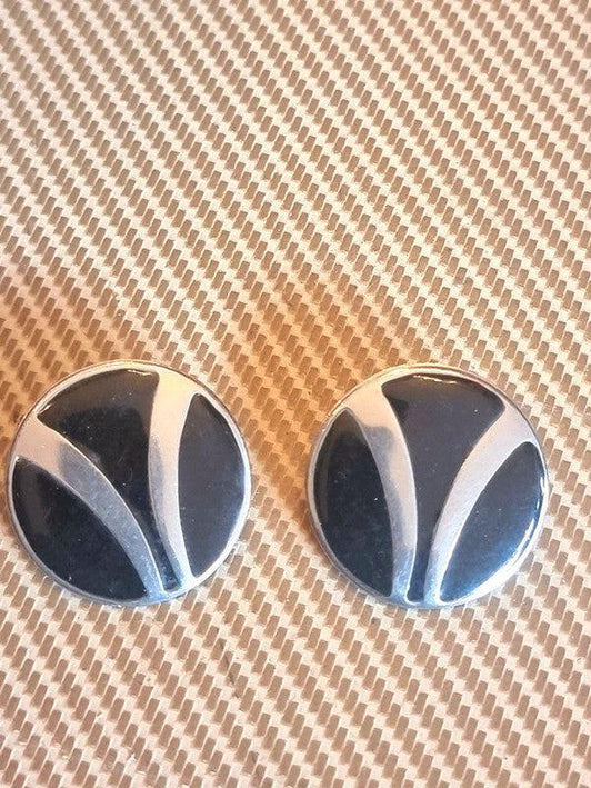 Vintage 80's / 90's Clip on Earrings - Yatva