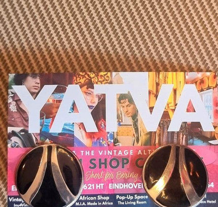 Vintage 80's / 90's Clip on Earrings - Yatva