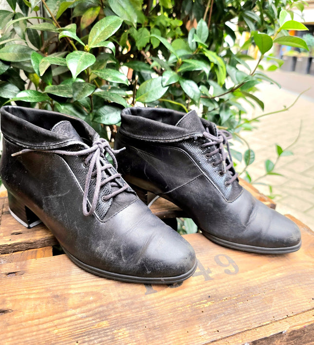 Vintage 80's / 90's Leather Ankle Boots - Yatva