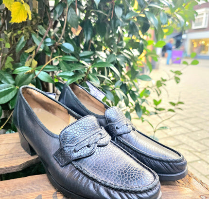 Vintage 80's / 90's Leather Slip on Shoes - Yatva