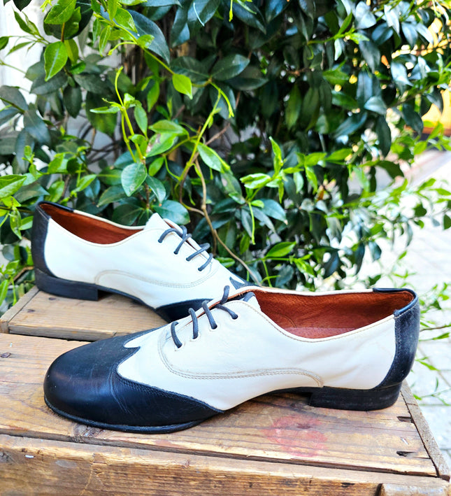 Vintage 80s / 90s Leather Spectator Oxfords | Wingtip Brogue Shoes - Yatva