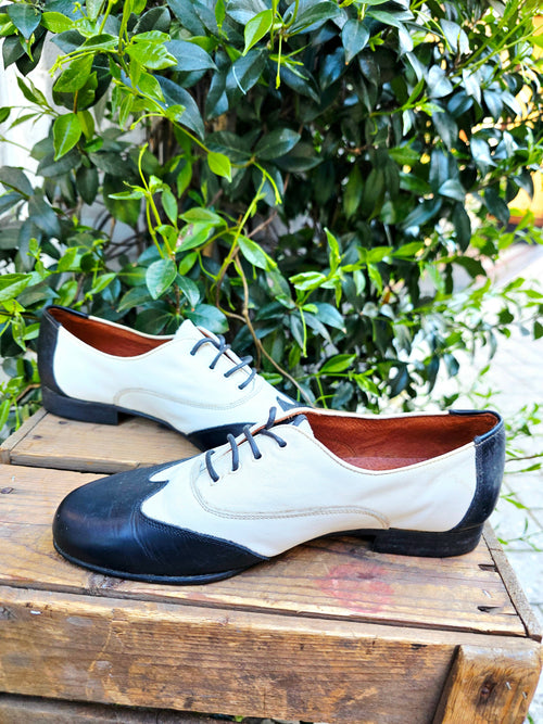 Vintage 80s / 90s Leather Spectator Oxfords | Wingtip Brogue Shoes