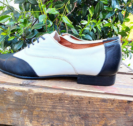 Vintage 80s / 90s Leather Spectator Oxfords | Wingtip Brogue Shoes - Yatva
