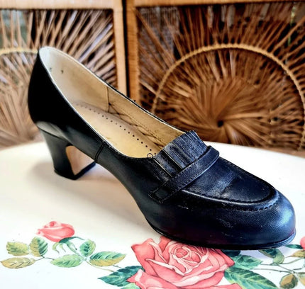 Vintage 80's Bata Shoes - Yatva