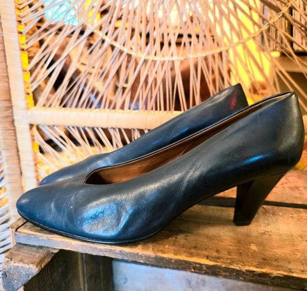 Vintage 80's Bata Shoes - Yatva