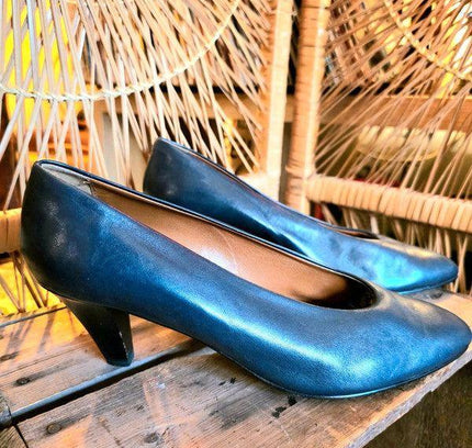 Vintage 80's Bata Shoes - Yatva