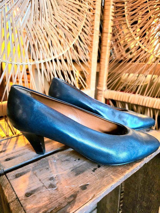 Vintage 80's Bata Shoes - Yatva