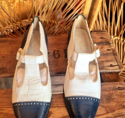 Vintage 80s Buckles Shoes - Yatva