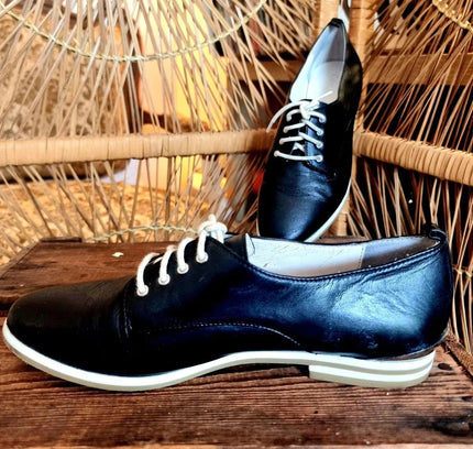 Vintage 80s Calvin Klein Trainers - Yatva