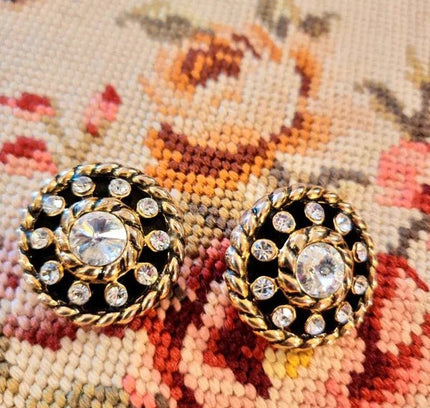 Vintage 80's Circle Clip - On Earrings - Yatva