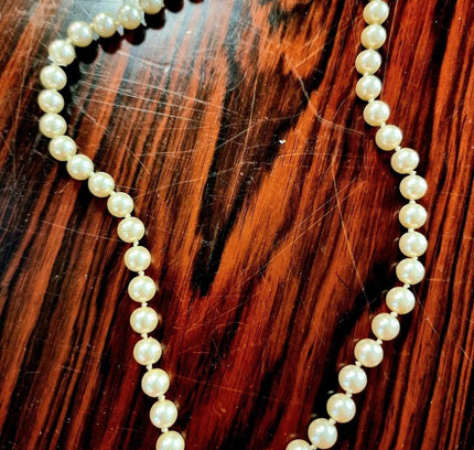 Vintage 80's Faux Pearls Necklace - Yatva