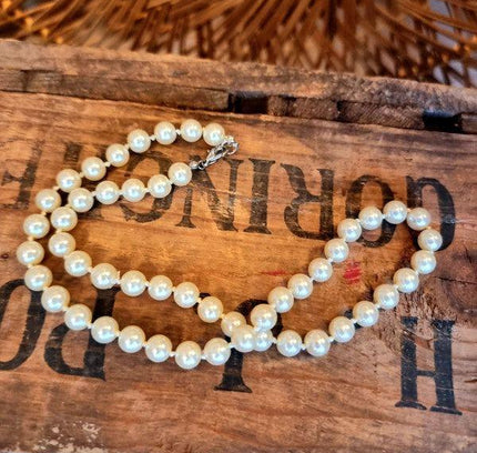 Vintage 80's Faux Pearls Necklace - Yatva