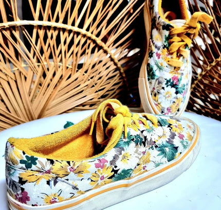 Vintage 80s Floral Miles Lace up Trainers - Yatva