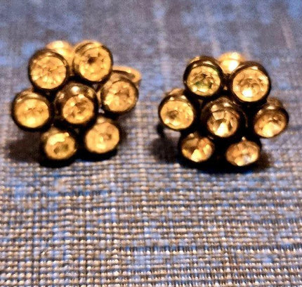 Vintage 80's Flower Clip on Earrings - Yatva