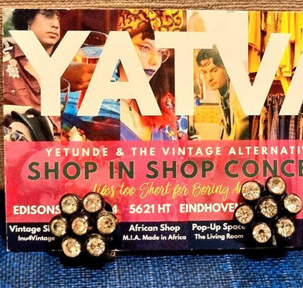 Vintage 80's Flower Clip on Earrings - Yatva