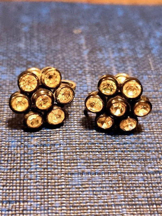 Vintage 80's Flower Clip on Earrings - Yatva