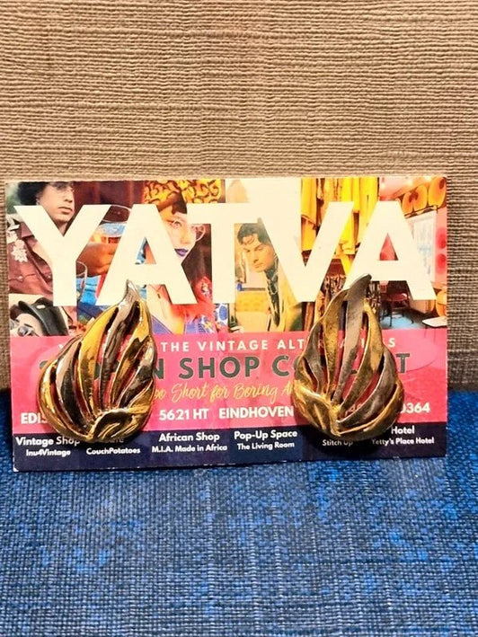 Vintage 80's Leaf Clip on Earrings - Yatva