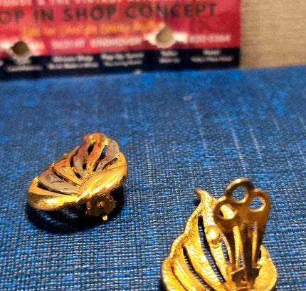 Vintage 80's Leaf Clip on Earrings - Yatva