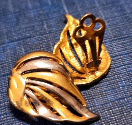 Vintage 80's Leaf Clip on Earrings - Yatva