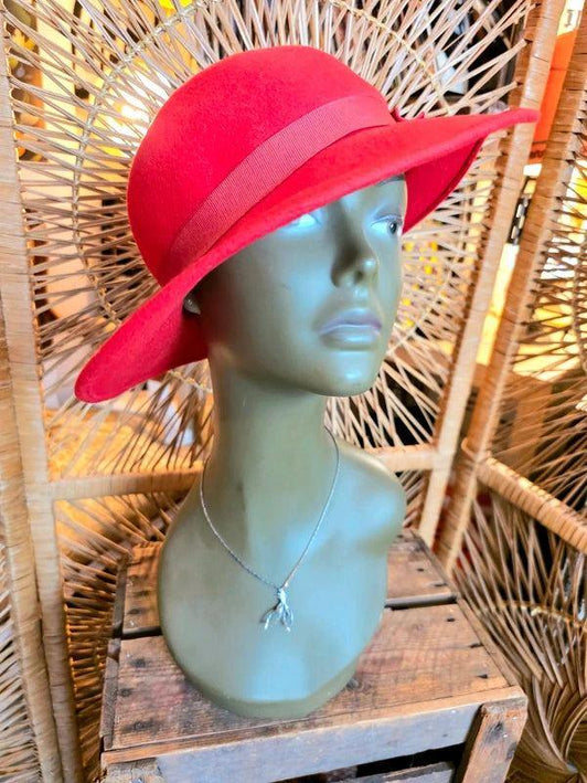 Vintage 80's Lily Necklace - Yatva