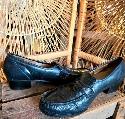Vintage 80s Moccasin Slip on Shoes - Yatva