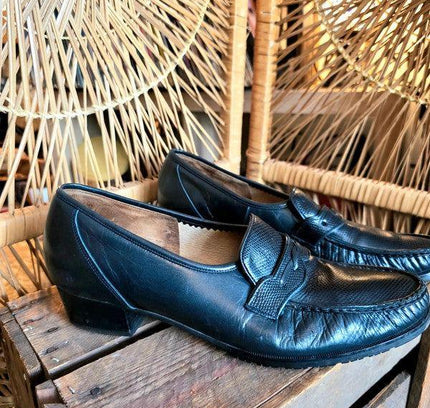 Vintage 80s Moccasin Slip on Shoes - Yatva