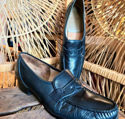 Vintage 80s Moccasin Slip on Shoes - Yatva