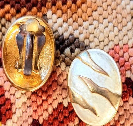 Vintage 80's Oval Clip - On Earrings - Yatva