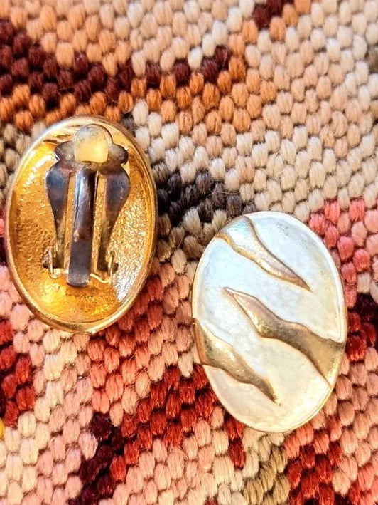Vintage 80's Oval Clip - On Earrings - Yatva