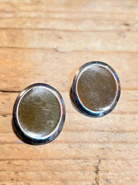 Vintage 80's Oval Clip - On Earrings - Yatva