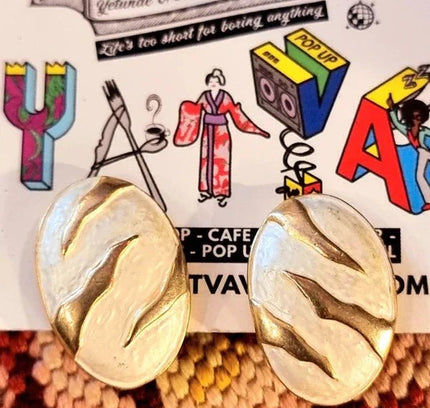 Vintage 80's Oval Clip - On Earrings - Yatva