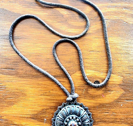 Vintage 80's Pendant Necklace - Yatva