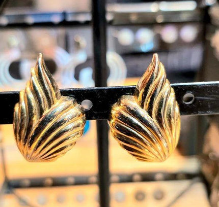Vintage 80's Shell Clip - On Earrings - Yatva