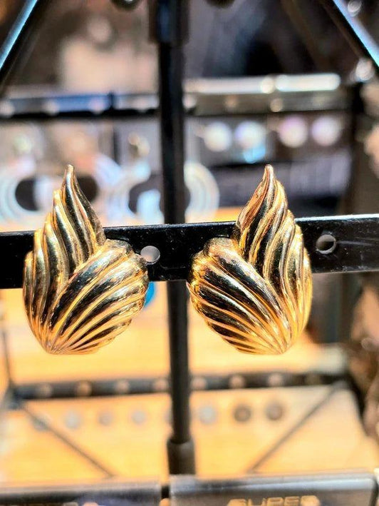 Vintage 80's Shell Clip - On Earrings - Yatva