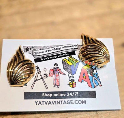 Vintage 80's Shell Clip - On Earrings - Yatva
