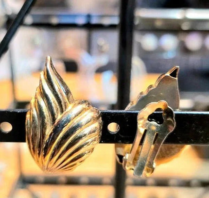 Vintage 80's Shell Clip - On Earrings - Yatva