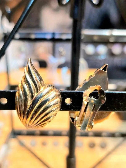 Vintage 80's Shell Clip - On Earrings - Yatva