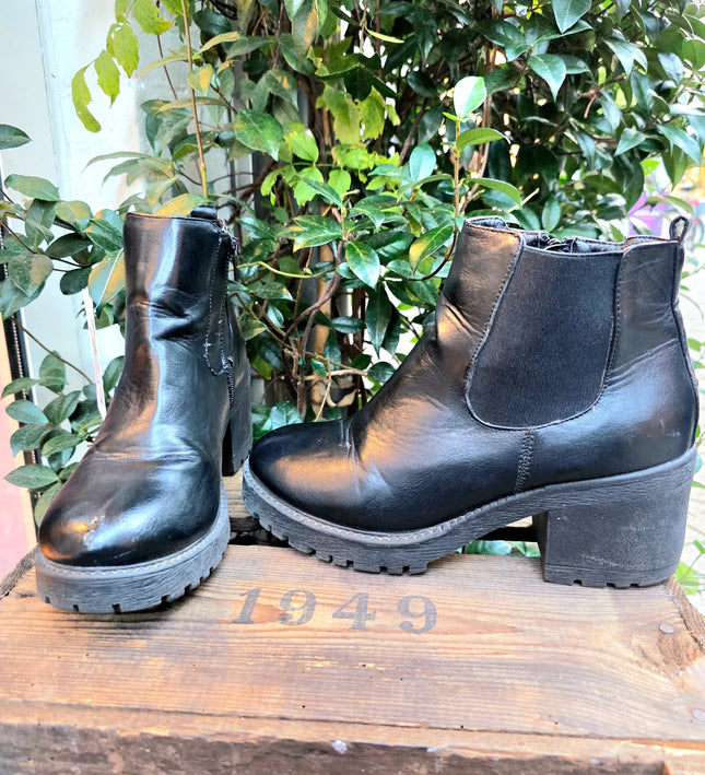 Vintage 90's Emilio Luca Ankle Boots - Yatva