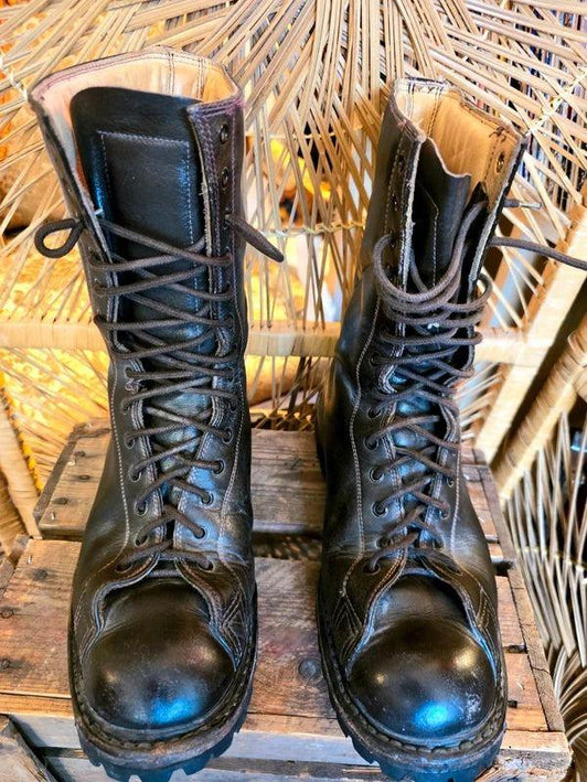 Vintage 90's Star Grommer Combat Boots - Yatva