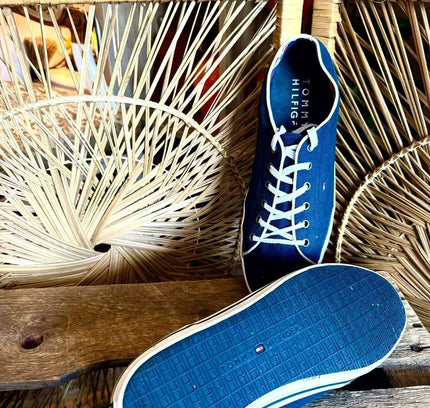 Vintage 90s Tommy Hilfiger Trainers - Yatva