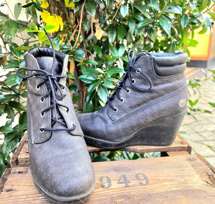 Vintage 90's / Y2K Timberland Wedge Ankle Boots - Yatva