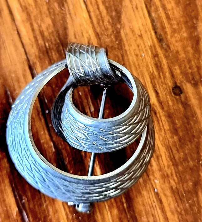Vintage Art Deco Brooch - Yatva