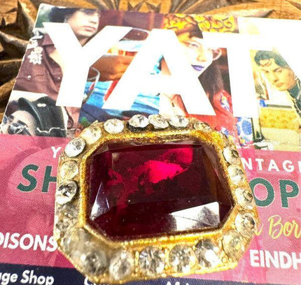 Vintage Brooch - Yatva