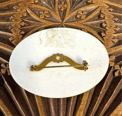 Vintage Bruxelles Brooch - Yatva