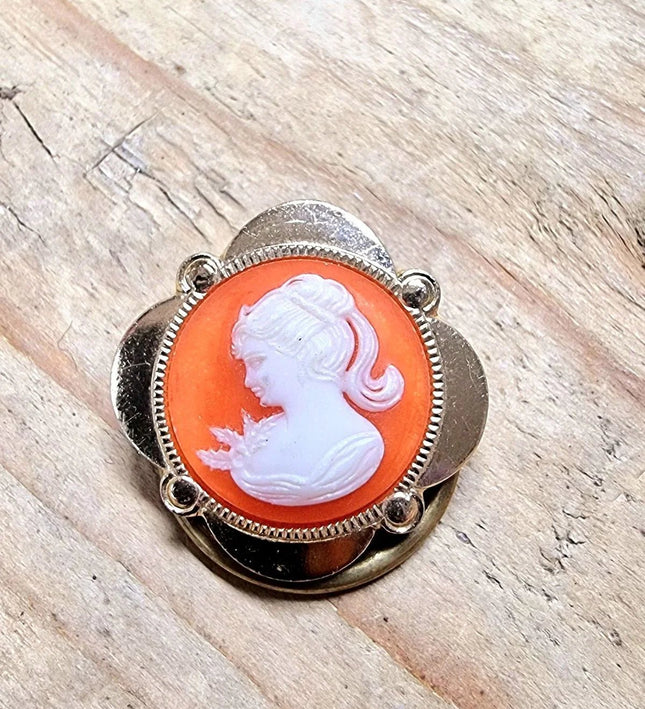 Vintage Cameo Scarf Holder - Yatva
