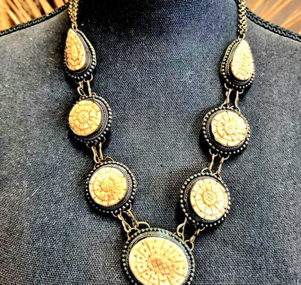 Vintage Chunky 80s Necklace - Yatva